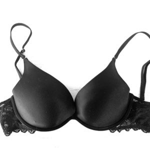 Victoria’s Secret Very Sexy lace bra